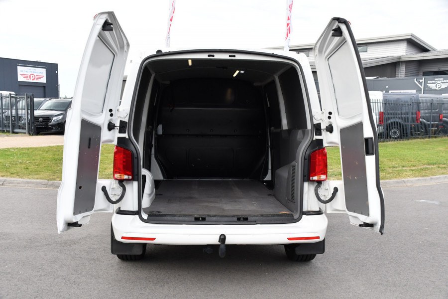 Volkswagen Transporter 2.0 TDI L2H1 30 PB Edition Cruise, Carplay, 150PK, Automaat, Sensoren, LED, PDC, 2 x Schuifdeur, Trekhaak, UNIEK!
