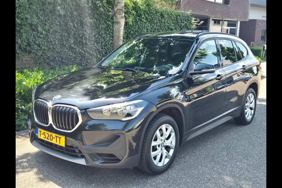 BMW X1 SDrive18i High Executive Edition Panorama Apple CarPlay Pro NAVI DAB+