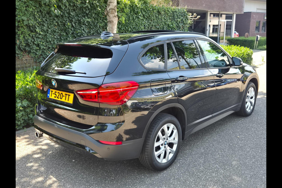 BMW X1 SDrive18i High Executive Edition Panorama Apple CarPlay Pro NAVI DAB+