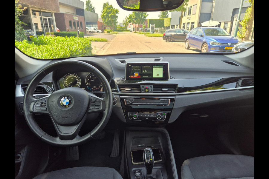 BMW X1 SDrive18i High Executive Edition Panorama Apple CarPlay Pro NAVI DAB+