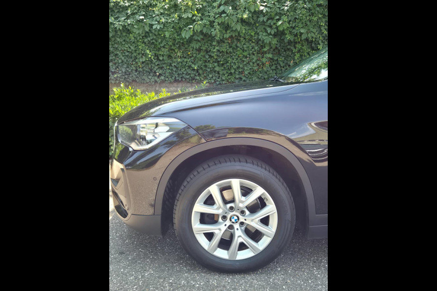 BMW X1 SDrive18i High Executive Edition Panorama Apple CarPlay Pro NAVI DAB+