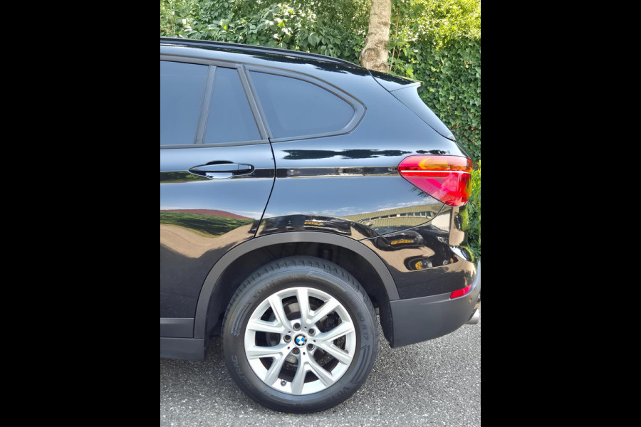 BMW X1 SDrive18i High Executive Edition Panorama Apple CarPlay Pro NAVI DAB+