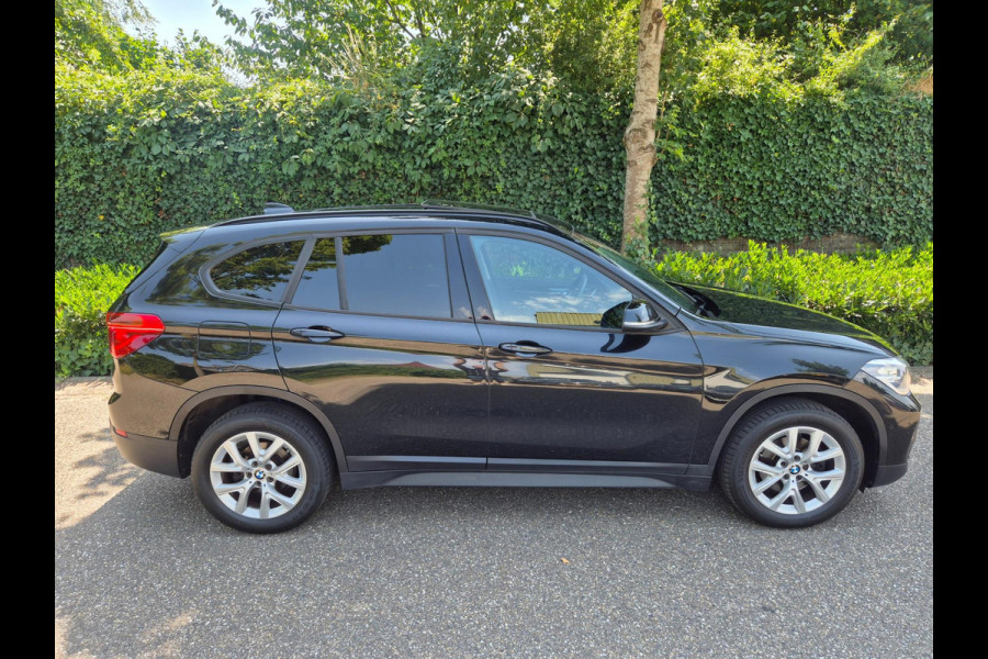 BMW X1 SDrive18i High Executive Edition Panorama Apple CarPlay Pro NAVI DAB+