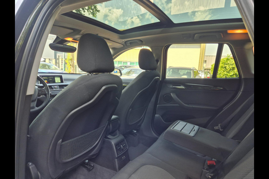 BMW X1 SDrive18i High Executive Edition Panorama Apple CarPlay Pro NAVI DAB+