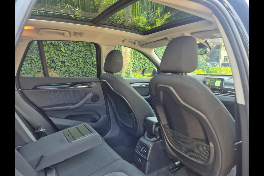 BMW X1 SDrive18i High Executive Edition Panorama Apple CarPlay Pro NAVI DAB+
