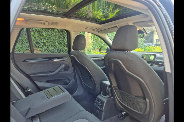 BMW X1 SDrive18i High Executive Edition Panorama Apple CarPlay Pro NAVI DAB+