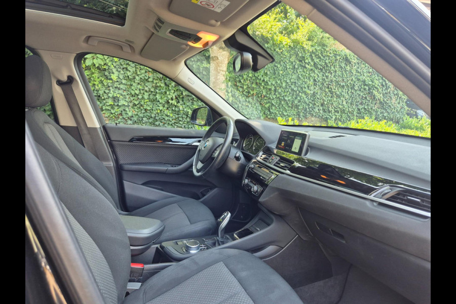 BMW X1 SDrive18i High Executive Edition Panorama Apple CarPlay Pro NAVI DAB+