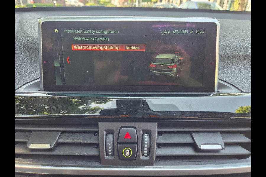 BMW X1 SDrive18i High Executive Edition Panorama Apple CarPlay Pro NAVI DAB+