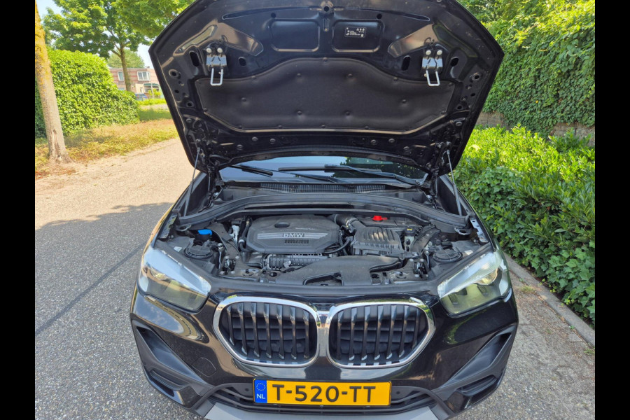 BMW X1 SDrive18i High Executive Edition Panorama Apple CarPlay Pro NAVI DAB+