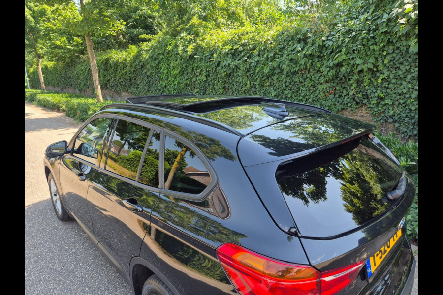 BMW X1 SDrive18i High Executive Edition Panorama Apple CarPlay Pro NAVI DAB+