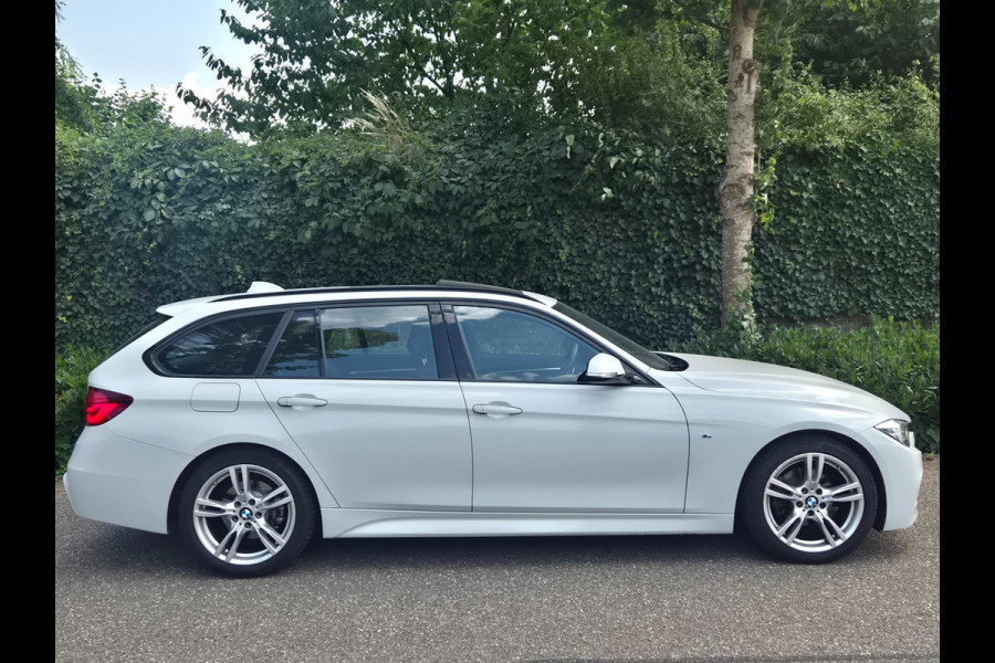 BMW 3 Serie Touring 320i F31 M Sport Shadow EX Dig. Dash 6WB Panorama Apple CarPlay NAP 2e-Eig