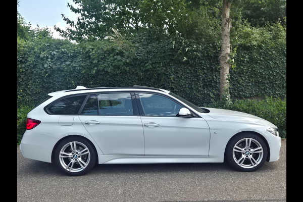 BMW 3 Serie Touring 320i F31 M Sport Shadow EX Dig. Dash 6WB Panorama Apple CarPlay NAP 2e-Eig