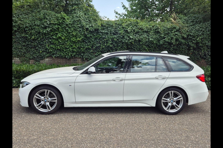 BMW 3 Serie Touring 320i F31 M Sport Shadow EX Dig. Dash 6WB Panorama Apple CarPlay NAP 2e-Eig