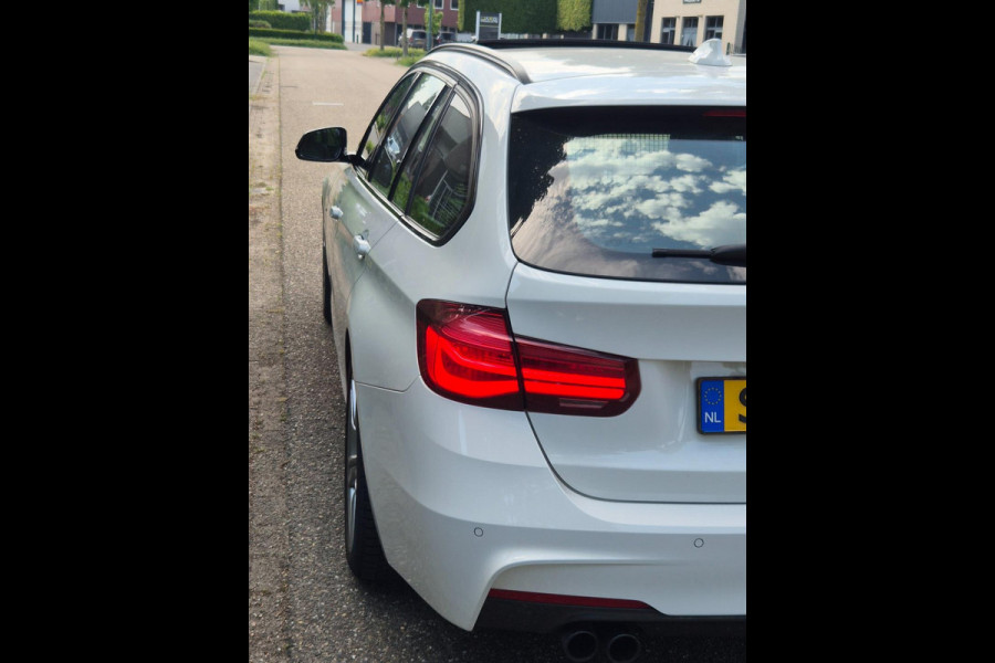 BMW 3 Serie Touring 320i F31 M Sport Shadow EX Dig. Dash 6WB Panorama Apple CarPlay NAP 2e-Eig