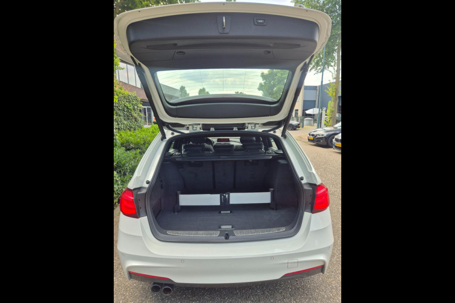 BMW 3 Serie Touring 320i F31 M Sport Shadow EX Dig. Dash 6WB Panorama Apple CarPlay NAP 2e-Eig