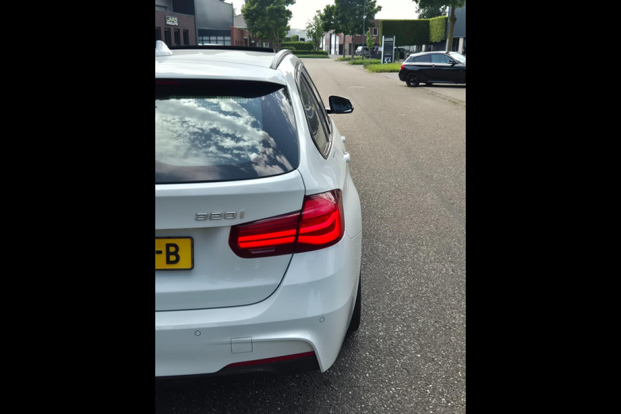 BMW 3 Serie Touring 320i F31 M Sport Shadow EX Dig. Dash 6WB Panorama Apple CarPlay NAP 2e-Eig
