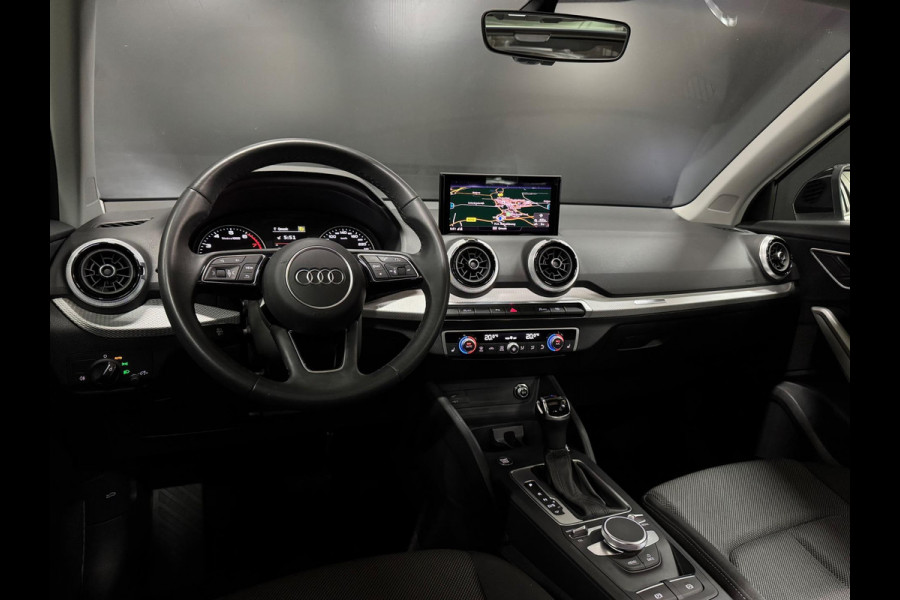 Audi Q2 35 TFSI S-Line, Pano, Apple Carplay, Camera, Cruise, Clima, 19" Velgen, Dealer Onderhouden