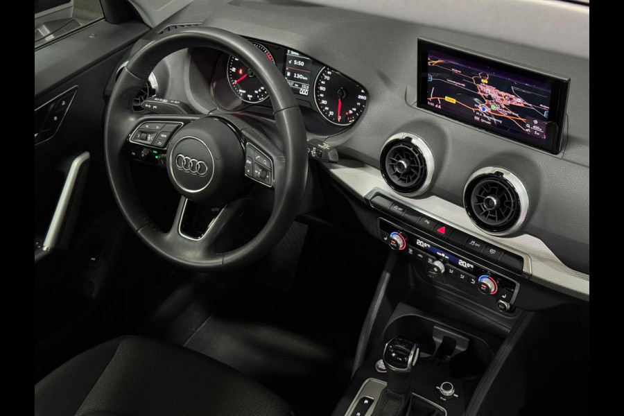 Audi Q2 35 TFSI S-Line, Pano, Apple Carplay, Camera, Cruise, Clima, 19" Velgen, Dealer Onderhouden