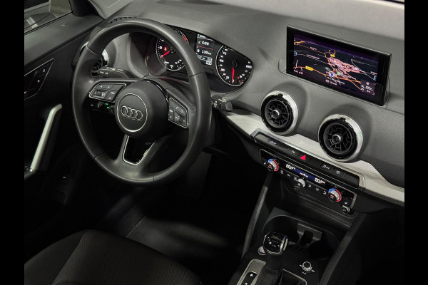 Audi Q2 35 TFSI S-Line, Pano, Apple Carplay, Camera, Cruise, Clima, 19" Velgen, Dealer Onderhouden