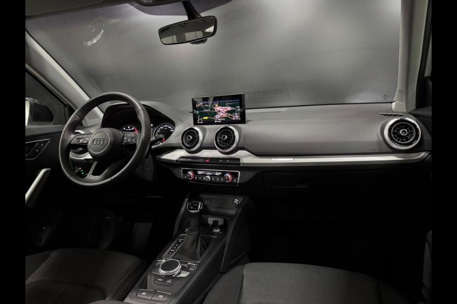 Audi Q2 35 TFSI S-Line, Pano, Apple Carplay, Camera, Cruise, Clima, 19" Velgen, Dealer Onderhouden