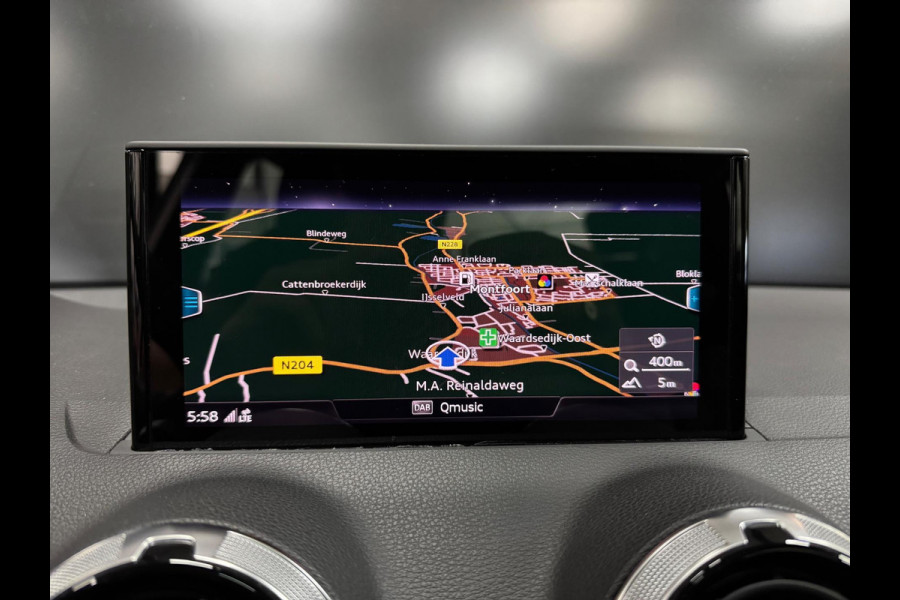 Audi Q2 35 TFSI S-Line, Pano, Apple Carplay, Camera, Cruise, Clima, 19" Velgen, Dealer Onderhouden