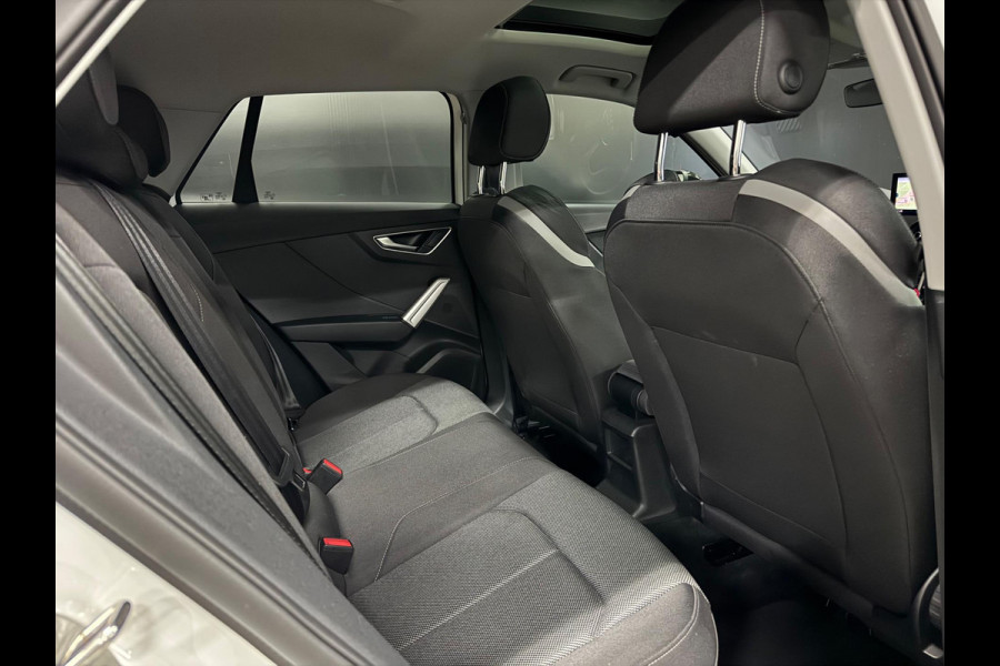 Audi Q2 35 TFSI S-Line, Pano, Apple Carplay, Camera, Cruise, Clima, 19" Velgen, Dealer Onderhouden