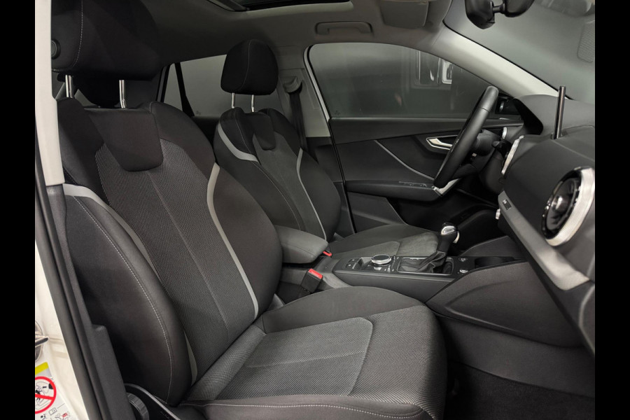 Audi Q2 35 TFSI S-Line, Pano, Apple Carplay, Camera, Cruise, Clima, 19" Velgen, Dealer Onderhouden