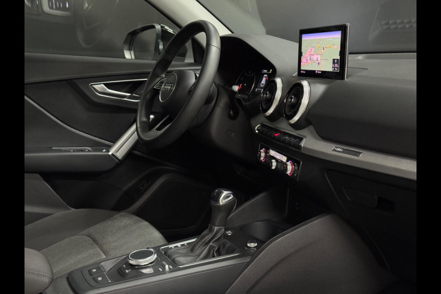 Audi Q2 35 TFSI S-Line, Pano, Apple Carplay, Camera, Cruise, Clima, 19" Velgen, Dealer Onderhouden