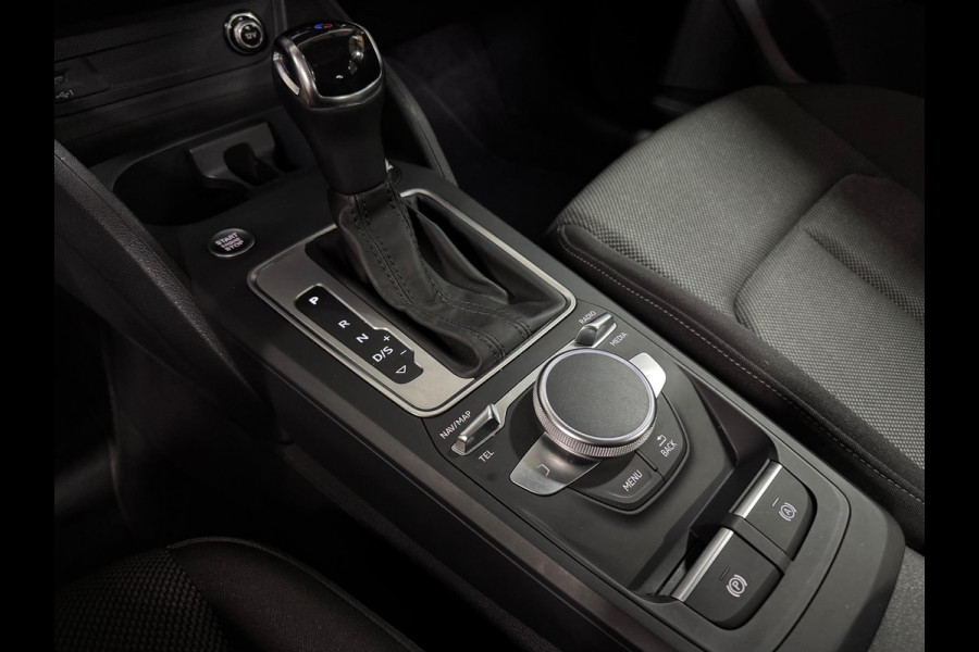Audi Q2 35 TFSI S-Line, Pano, Apple Carplay, Camera, Cruise, Clima, 19" Velgen, Dealer Onderhouden