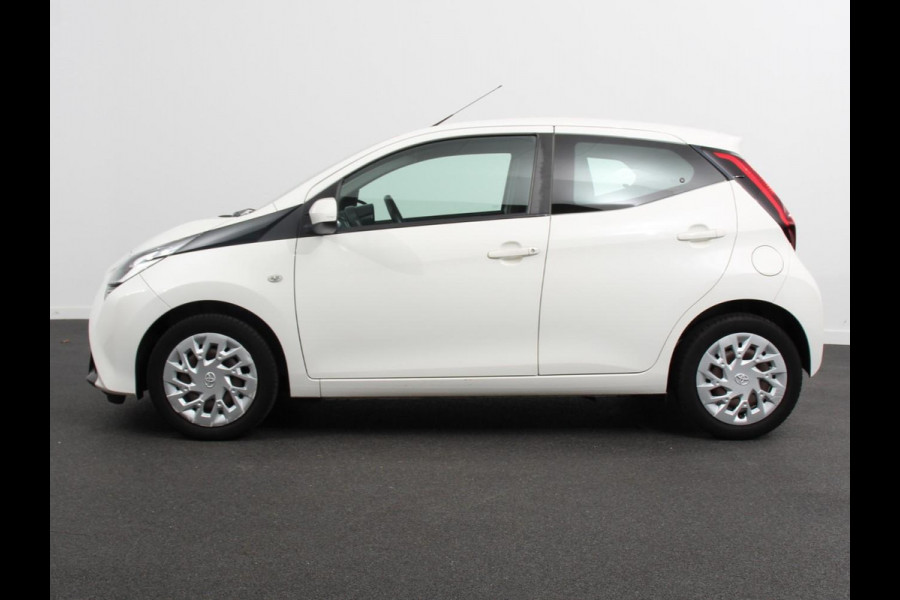 Toyota Aygo 1.0 VVT-i x-play Automaat | Camera | Scherm | Airco | 5 deurs