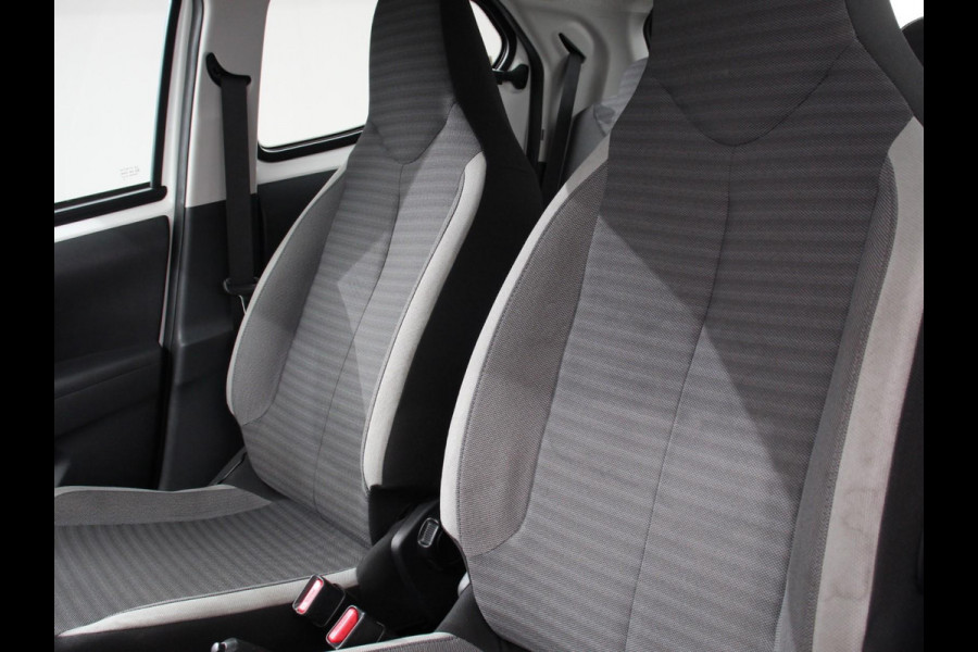 Toyota Aygo 1.0 VVT-i x-play Automaat | Camera | Scherm | Airco | 5 deurs
