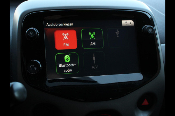 Toyota Aygo 1.0 VVT-i x-play Automaat | Camera | Scherm | Airco | 5 deurs