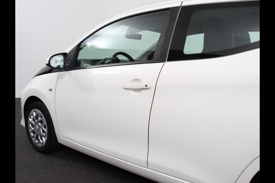 Toyota Aygo 1.0 VVT-i x-play Automaat | Camera | Scherm | Airco | 5 deurs