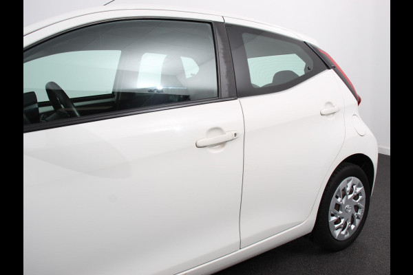 Toyota Aygo 1.0 VVT-i x-play Automaat | Camera | Scherm | Airco | 5 deurs