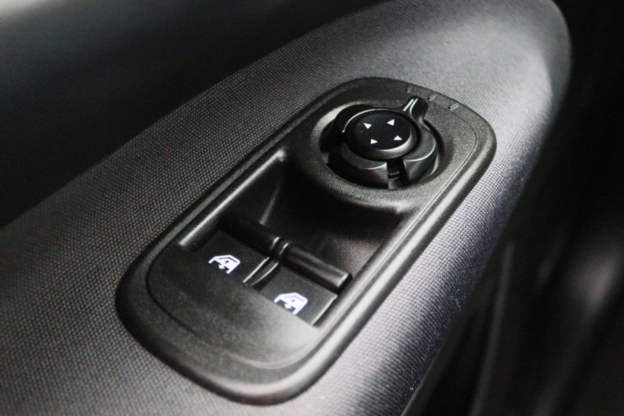 Fiat 500E Icon 42 kWh Virtual Cockpit, Climate, Apple Carplay, Cruise, DAB, USB, 16''