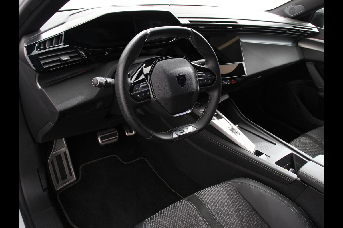 Peugeot 308 1.2 PureTech GT Climate control Adaptive cruise control Parkeersensoren Achteruitrijcamera Navigatie Voorstoelen verwarmd LED Apple Carplay/ Android Auto