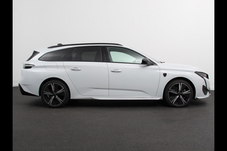 Peugeot 308 1.2 PureTech GT Climate control Adaptive cruise control Parkeersensoren Achteruitrijcamera Navigatie DEMO Voorstoelen verwarmd LED Apple Carplay/ Android Auto