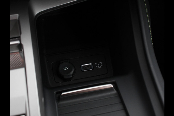 Peugeot 308 1.2 PureTech GT Climate control Adaptive cruise control Parkeersensoren Achteruitrijcamera Navigatie DEMO Voorstoelen verwarmd LED Apple Carplay/ Android Auto