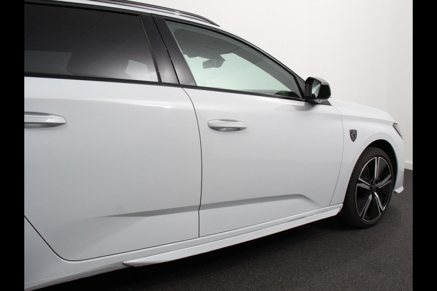 Peugeot 308 1.2 PureTech GT Climate control Adaptive cruise control Parkeersensoren Achteruitrijcamera Navigatie DEMO Voorstoelen verwarmd LED Apple Carplay/ Android Auto