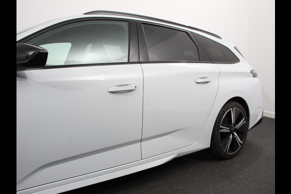 Peugeot 308 1.2 PureTech GT Climate control Adaptive cruise control Parkeersensoren Achteruitrijcamera Navigatie DEMO Voorstoelen verwarmd LED Apple Carplay/ Android Auto