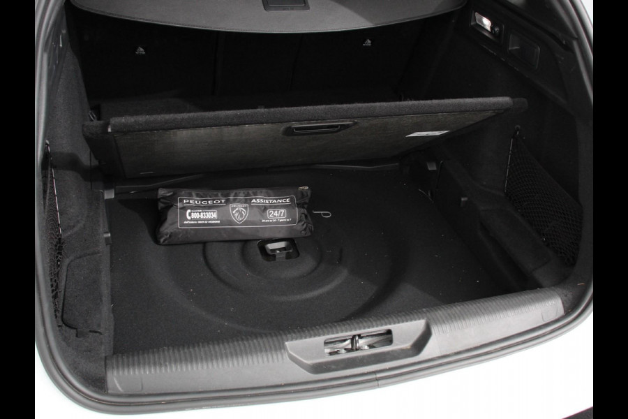 Peugeot 308 1.2 PureTech GT Climate control Adaptive cruise control Parkeersensoren Achteruitrijcamera Navigatie DEMO Voorstoelen verwarmd LED Apple Carplay/ Android Auto