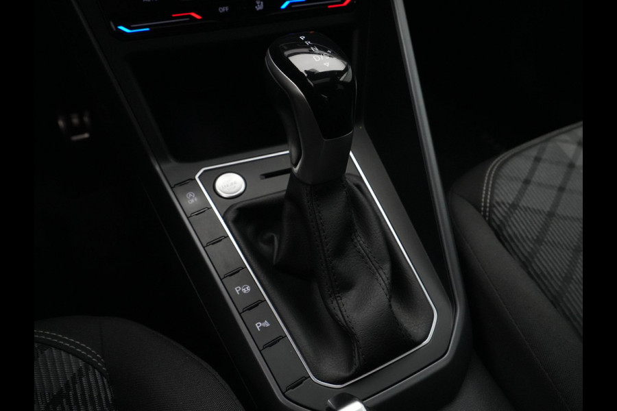 Volkswagen Taigo 1.0 TSI 110pk DSG R-Line Navigatie Panoramadak Camera Keyless Clima Carplay 215