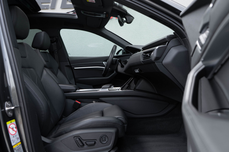 Audi e-tron 55 S-line Quattro / Luchtvering/ Standkachel/ Cruise Control/ Panoramadak/ 300kW (408PK)