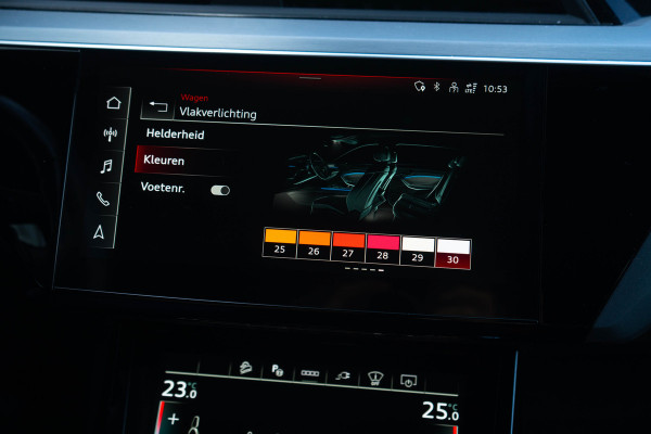 Audi e-tron 55 S-line Quattro / Luchtvering/ Standkachel/ Cruise Control/ Panoramadak/ 300kW (408PK)