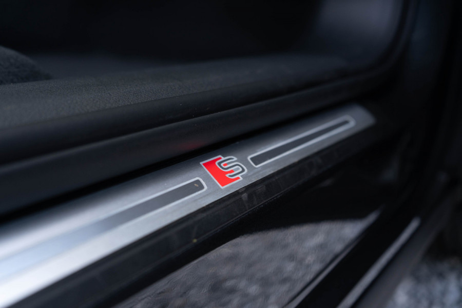Audi e-tron 55 S-line Quattro / Luchtvering/ Standkachel/ Cruise Control/ Panoramadak/ 300kW (408PK)