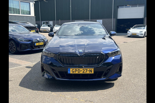 BMW i5 eDrive40 84 kWh ORIG. NL. NAP KM. | MEGA VOL  | M-SPORTPAKKET | PANO | HARMAN&KARDON