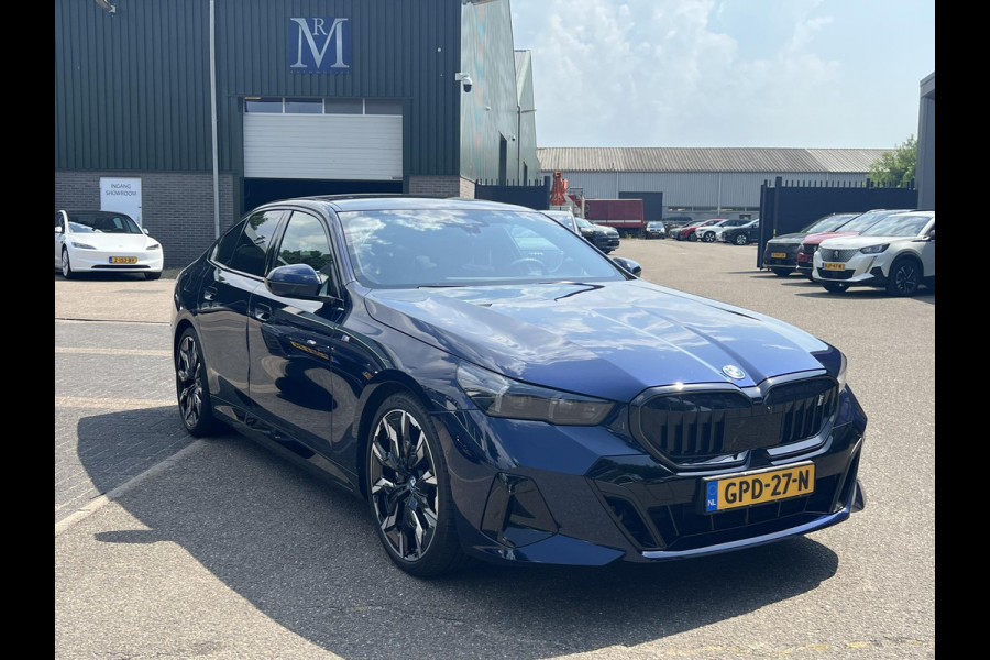 BMW i5 eDrive40 84 kWh ORIG. NL. NAP KM. | MEGA VOL  | M-SPORTPAKKET | PANO | HARMAN&KARDON