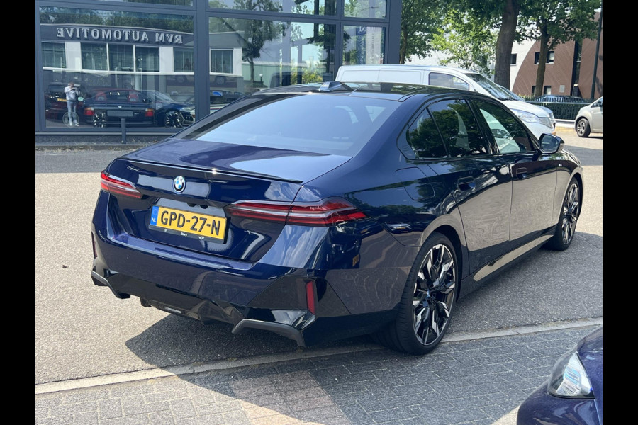 BMW i5 eDrive40 84 kWh ORIG. NL. NAP KM. | MEGA VOL  | M-SPORTPAKKET | PANO | HARMAN&KARDON