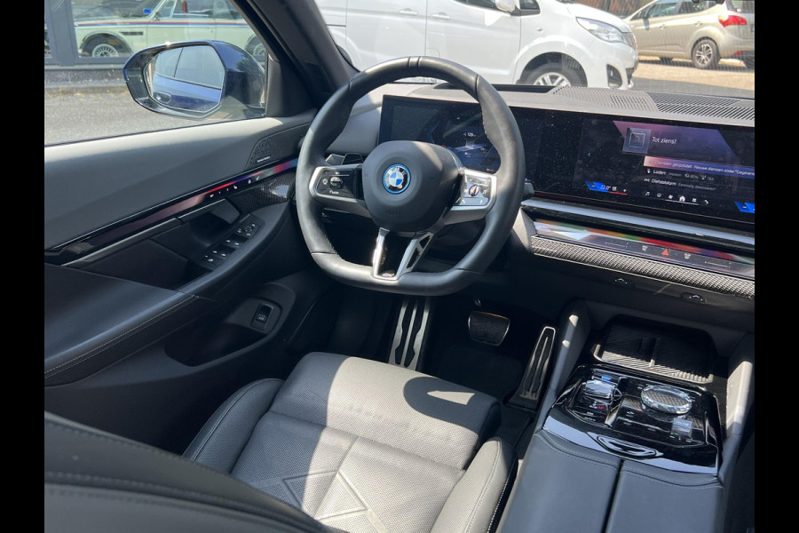 BMW i5 eDrive40 84 kWh ORIG. NL. NAP KM. | MEGA VOL  | M-SPORTPAKKET | PANO | HARMAN&KARDON