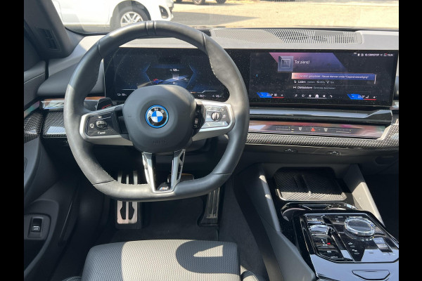 BMW i5 eDrive40 84 kWh ORIG. NL. NAP KM. | MEGA VOL  | M-SPORTPAKKET | PANO | HARMAN&KARDON